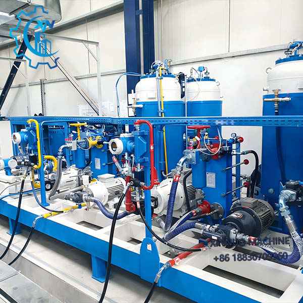 The polyurethane foaming system consists of high-precision metering pumps, spray guns, raw material tanks, catalyst and gas systems, and a transverse movable spraying device, ensuring uniform and stable application of polyurethane materials.