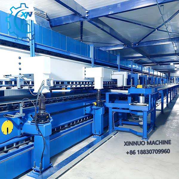 The laminating and pressing machine applies constant pressure and controlled heat to the upper and lower steel sheets, allowing the foamed polyurethane core to fully cure and achieve final shaping.